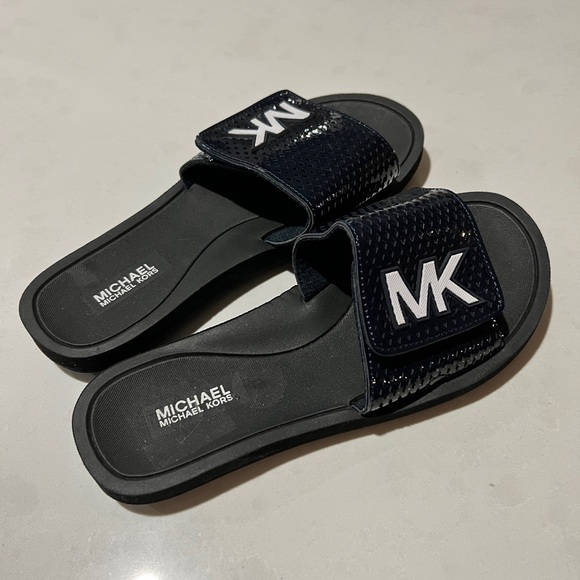 NWOT Michael Kors Slides - Picture 7 of 7